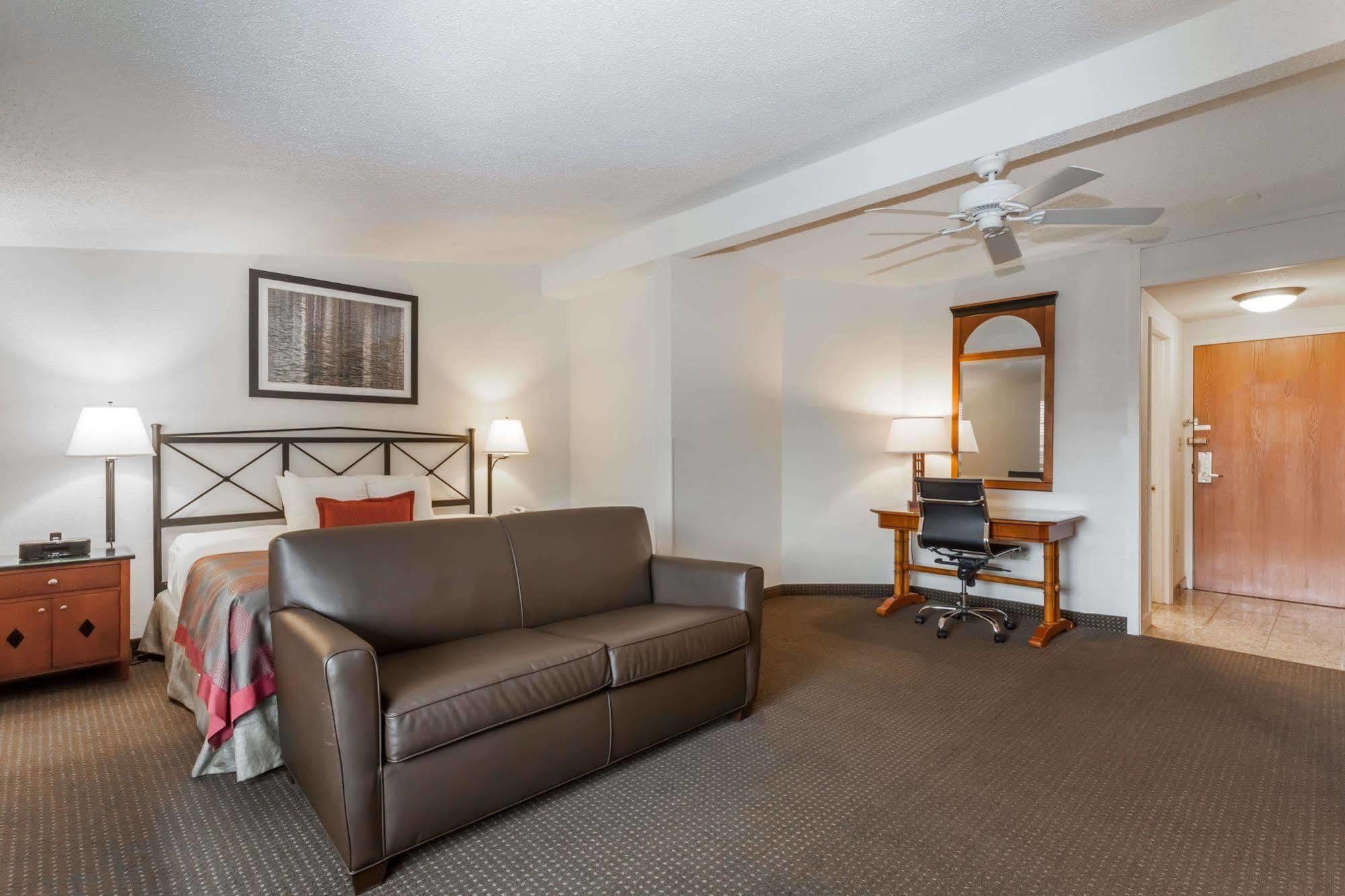 Ramada By Wyndham Rock Hill At Sullivan Center Εξωτερικό φωτογραφία